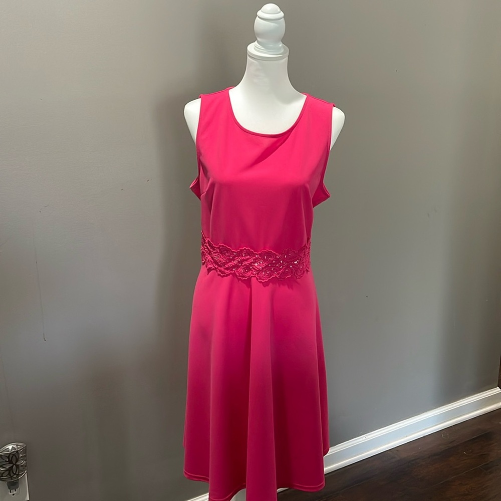Sleeveless semi-formal dress